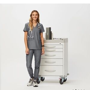 Women's Figs size Medium in Graphite (2 sets)